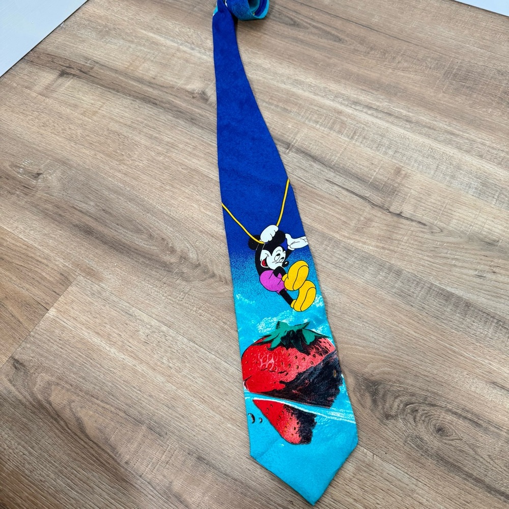 NWT / NOS Disney Leeds International Mickey Mouse Tie 100% Silk Strawberry Blue - Picture 3 of 4